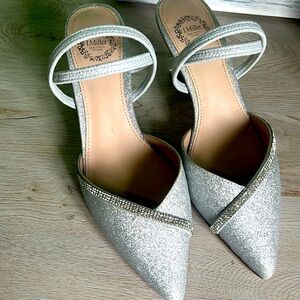 I.Miller beautiful shoes size 6 silver